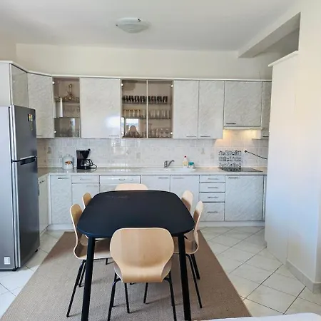 Apartment Lisica *